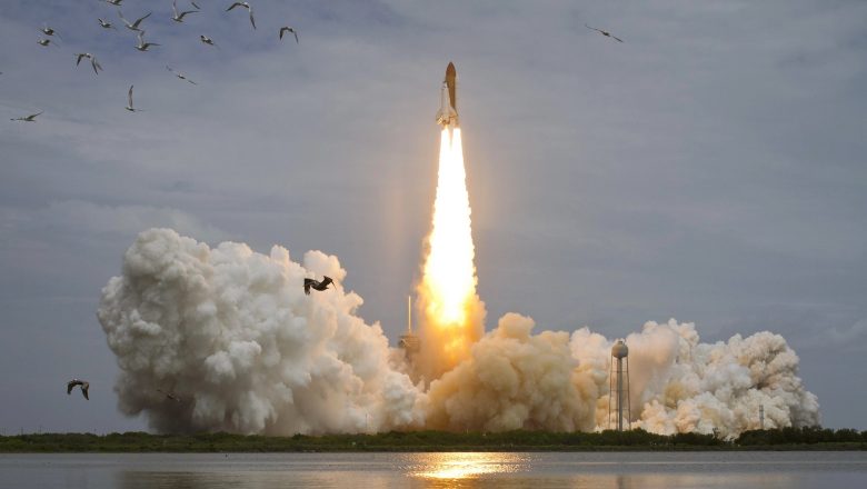 Space shuttle Atlantis blasts off at Kennedy Space Center